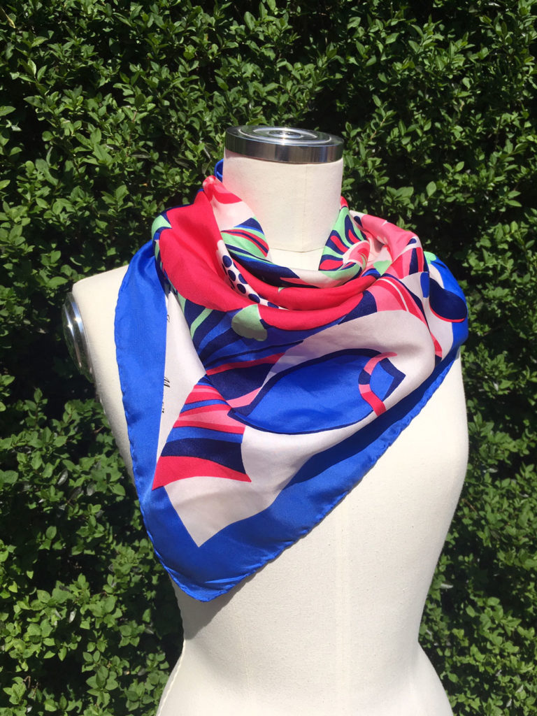 Vintage sjaal in blauw wit en roze.