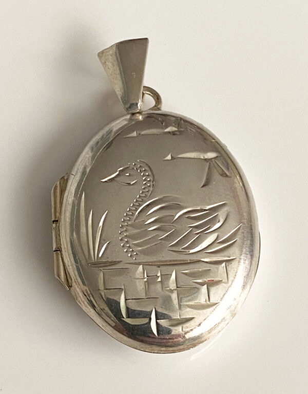 Zilveren medaillon met zwaan