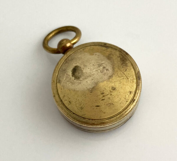 leuk kado voor iemand die op reis gaat: een klein vintage kompas